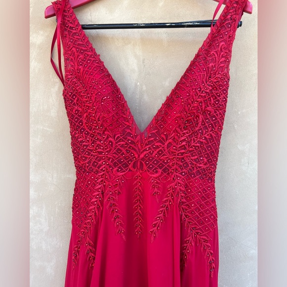 GB Social Deep V-Neck Applique Bodice Red Ballgown - Picture 7 of 17